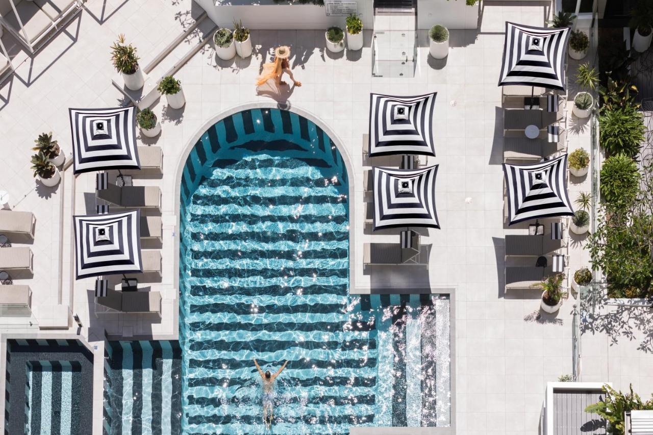 Отель Qt Голд-Кост Экстерьер фото The pool at The Standard East Village