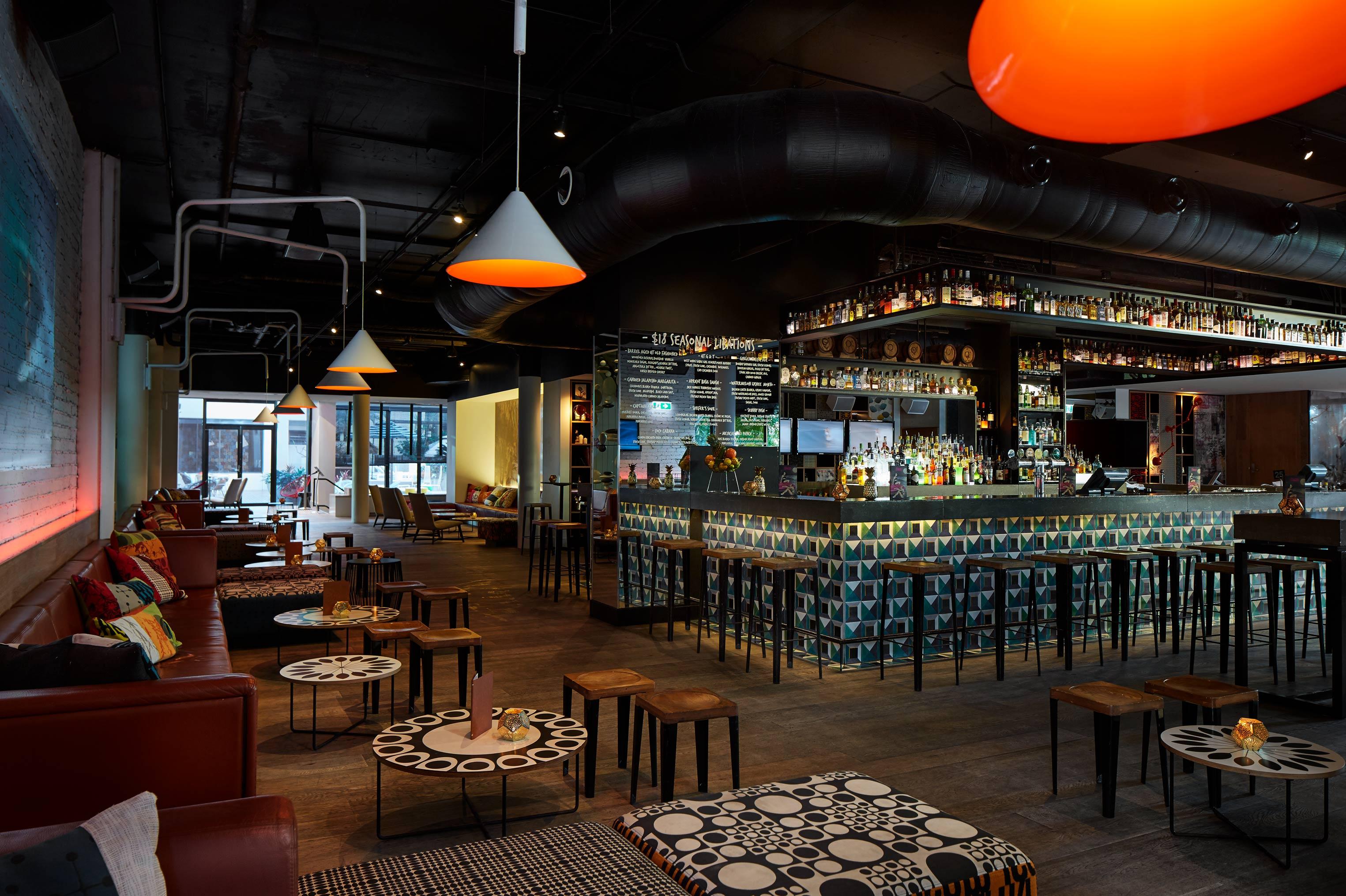 Отель Qt Голд-Кост Экстерьер фото The bar at the Standard East Village