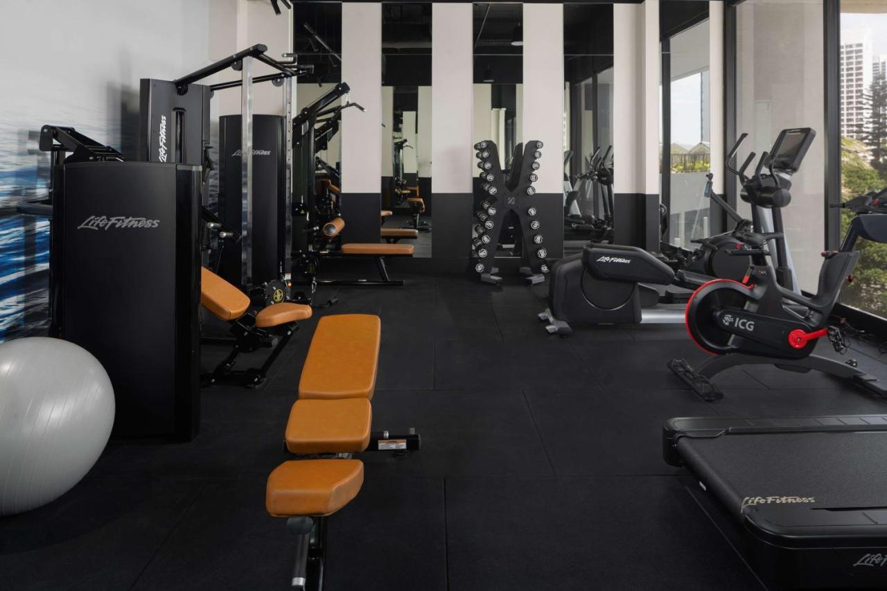 Отель Qt Голд-Кост Экстерьер фото A gym in a hotel